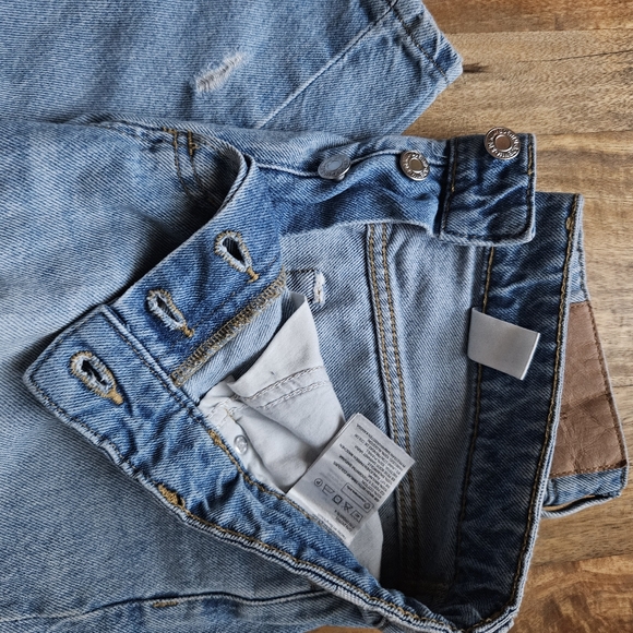 BoyFriend Low-waist Ripped Denim Jeans - Picture 4 of 10